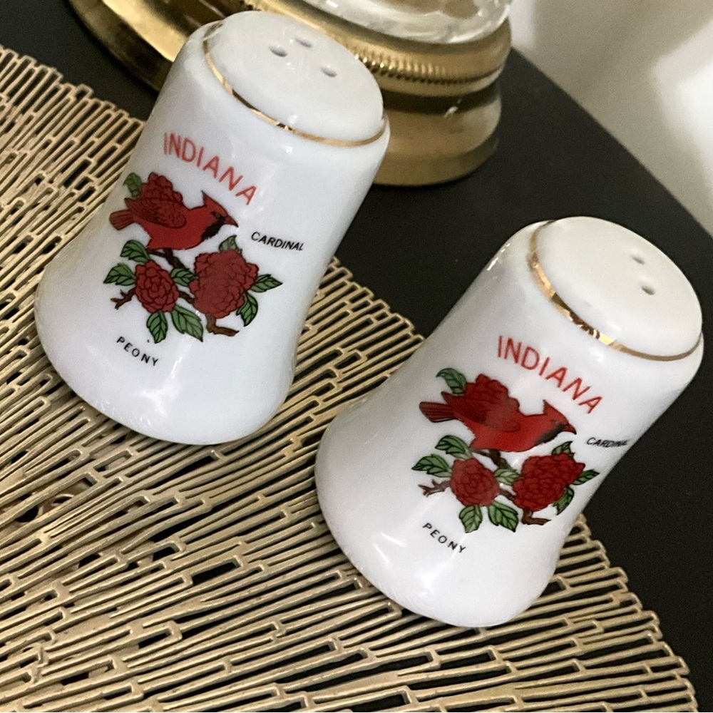 Vintage Enesco Set Indiana Souvenir Set Salt Pepper Shakers Cardinals Peony’s